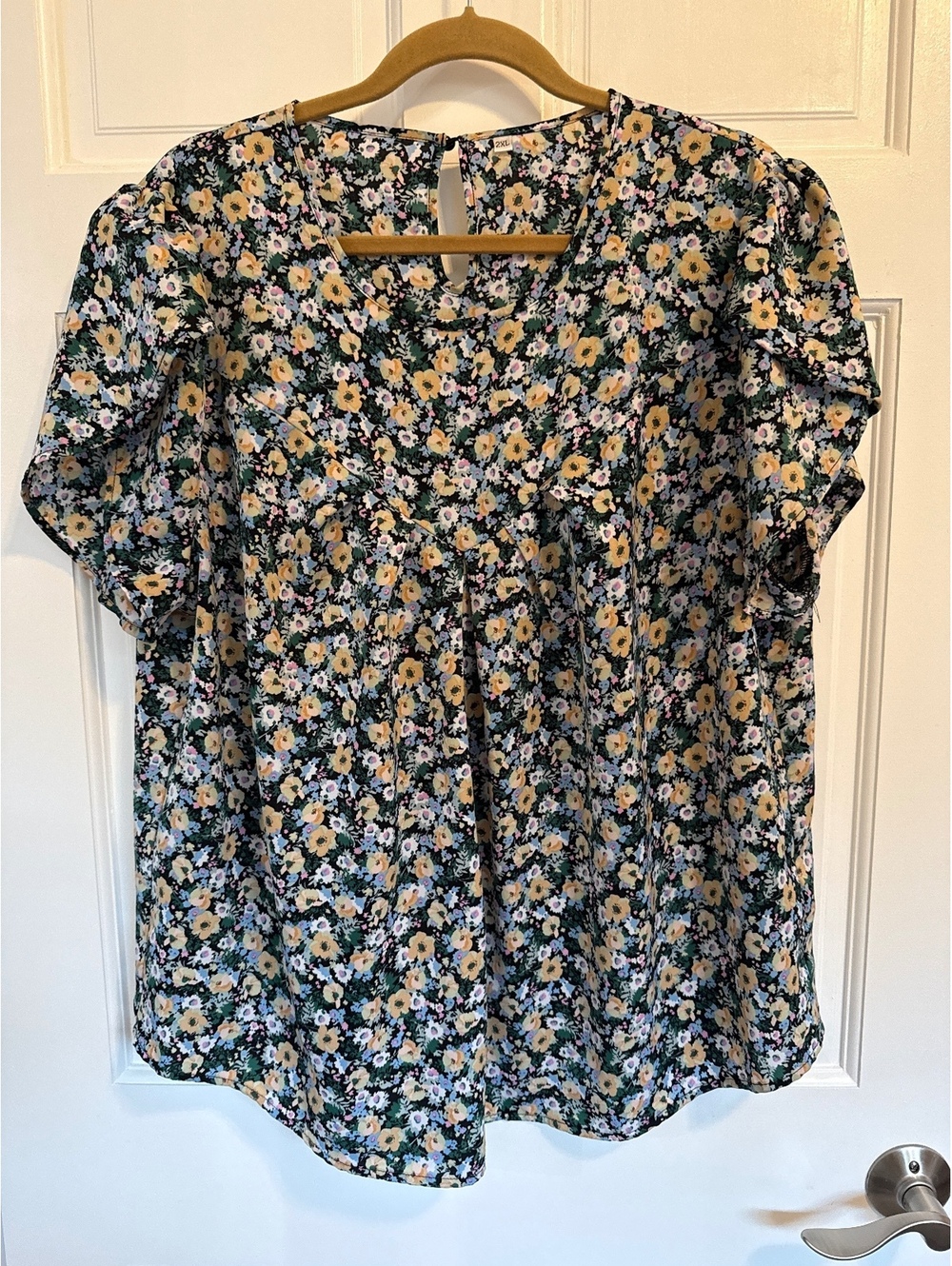 Plus Size Floral Print Blouse with Keyhole Back